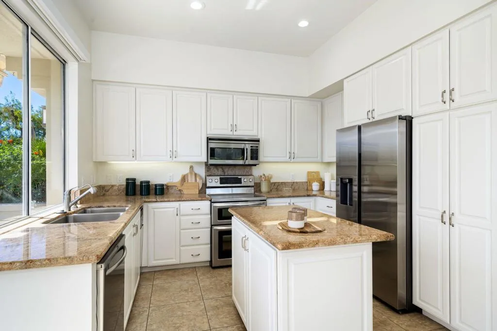 811 Box Canyon Trail, Palm Desert, California 92211 home-pic-14